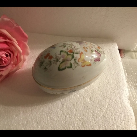 22 KARAT  GOLD  TRIM VINTAGE TRINKETS EGG BOX🌹 - Picture 1 of 5